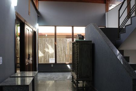 Casa de condomínio para alugar com 265m², 3 quartos e 3 vagasSala