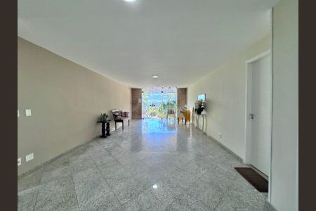 Apartamento à venda com 209m², 3 quartos e 3 vagas Apartamento à venda com 209m², 3 quartos e 3 vagasÁrea comum