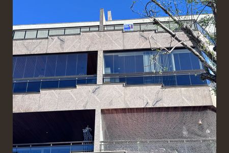 Apartamento à venda com 209m², 3 quartos e 3 vagas Apartamento à venda com 209m², 3 quartos e 3 vagasPlaquinha