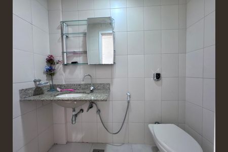 Apartamento à venda com 209m², 3 quartos e 3 vagas Apartamento à venda com 209m², 3 quartos e 3 vagasBanheiro Social