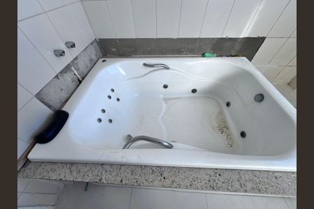 Apartamento à venda com 209m², 3 quartos e 3 vagas Apartamento à venda com 209m², 3 quartos e 3 vagasBanheiro da Suíte 2