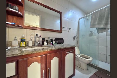 Apartamento à venda com 209m², 3 quartos e 3 vagas Apartamento à venda com 209m², 3 quartos e 3 vagasBanheiro da Suíte 1
