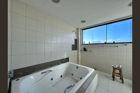 Apartamento à venda com 209m², 3 quartos e 3 vagas Apartamento à venda com 209m², 3 quartos e 3 vagasBanheiro da Suíte 2