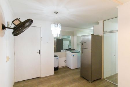 Sala de casa de condomínio para alugar com 2 quartos, 43m² em Mato Grande, Canoas