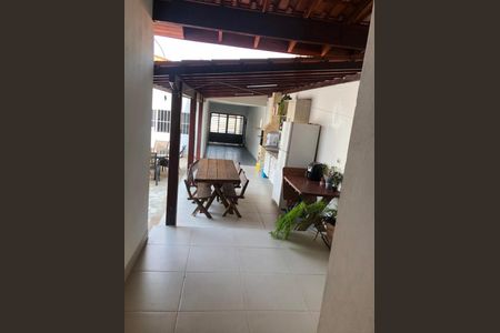 Casa à venda com 180m², 4 quartos e sem vaga