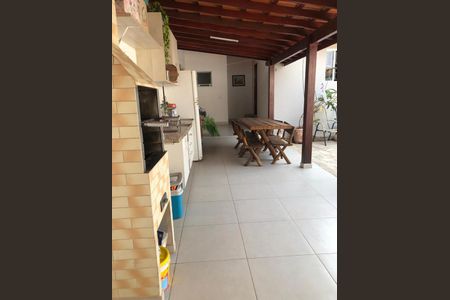 Casa à venda com 180m², 4 quartos e sem vaga