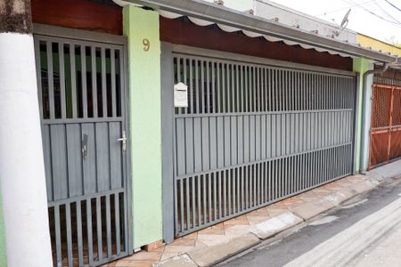 Casa à venda com 105m², 2 quartos e 1 vaga Casa à venda com 105m², 2 quartos e 1 vagaFachada