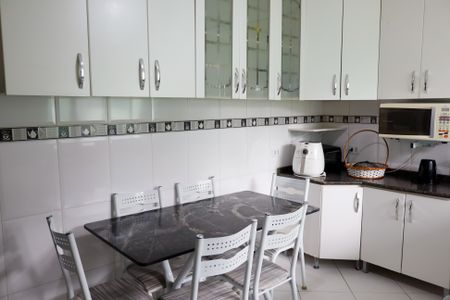 Casa à venda com 105m², 2 quartos e 1 vaga Casa à venda com 105m², 2 quartos e 1 vagaCozinha