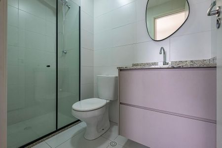 Banheiro da Suíte de apartamento para alugar com 1 quarto, 24m² em Pinheiros, São Paulo