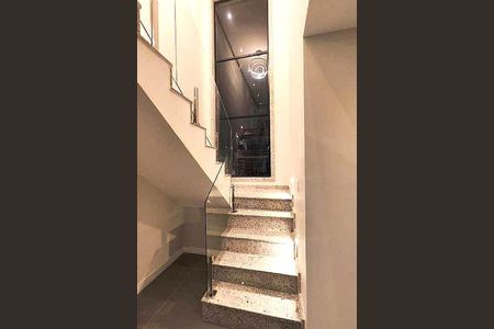 Casa de condomínio à venda com 300m², 4 quartos e 2 vagas