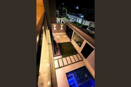 Casa de condomínio à venda com 300m², 4 quartos e 2 vagas