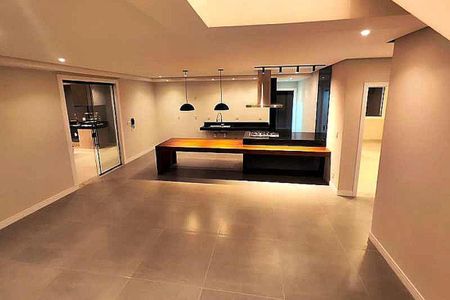 Casa de condomínio à venda com 300m², 4 quartos e 2 vagas