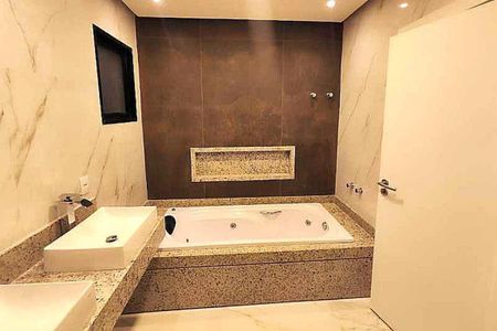 Casa de condomínio à venda com 300m², 4 quartos e 2 vagas