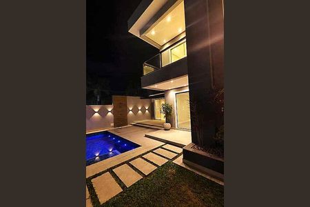 Casa de condomínio à venda com 300m², 4 quartos e 2 vagas