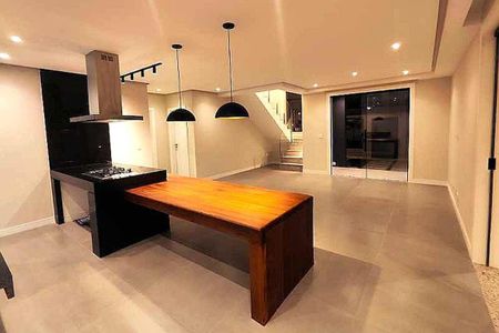 Casa de condomínio à venda com 300m², 4 quartos e 2 vagas