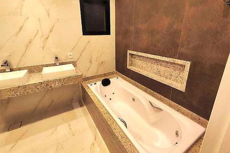 Casa de condomínio à venda com 300m², 4 quartos e 2 vagas