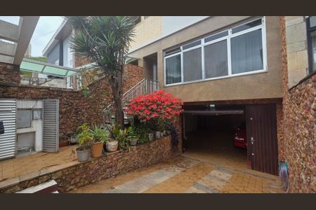 Casa à venda com 233m², 3 quartos e 4 vagas Casa à venda com 233m², 3 quartos e 4 vagasFoto 01