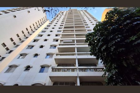 Apartamento à venda com 170m², 4 quartos e 1 vaga Apartamento à venda com 170m², 4 quartos e 1 vagaFachada