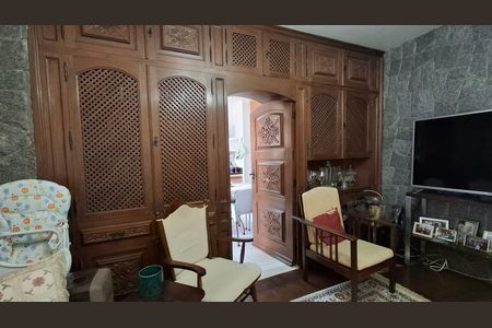 Apartamento à venda com 170m², 4 quartos e 1 vaga Apartamento à venda com 170m², 4 quartos e 1 vagaSala de TV