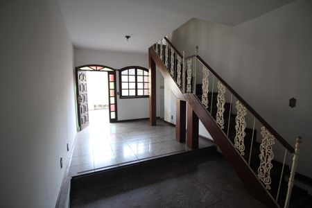 Sala de casa à venda com 4 quartos, 210m² em Eldorado, Contagem
