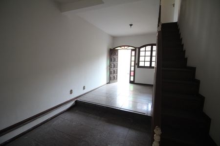 Sala de casa à venda com 4 quartos, 210m² em Eldorado, Contagem