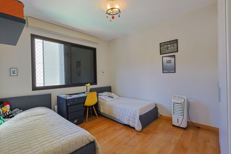 Apartamento à venda com 220m², 4 quartos e 3 vagas Apartamento à venda com 220m², 4 quartos e 3 vagasQuarto 2