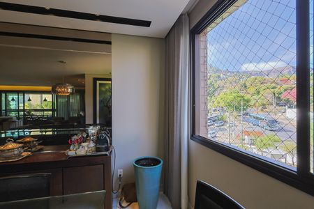 Apartamento à venda com 220m², 4 quartos e 3 vagas Apartamento à venda com 220m², 4 quartos e 3 vagasSala