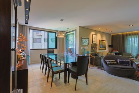 Apartamento à venda com 220m², 4 quartos e 3 vagas Apartamento à venda com 220m², 4 quartos e 3 vagasSala