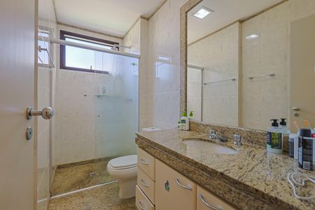 Apartamento à venda com 220m², 4 quartos e 3 vagas Apartamento à venda com 220m², 4 quartos e 3 vagasBanheiro