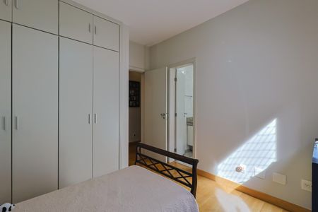 Apartamento à venda com 220m², 4 quartos e 3 vagas Apartamento à venda com 220m², 4 quartos e 3 vagasSuíte 2