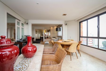 Sala 3 de apartamento à venda com 4 quartos, 235m² em Vila Suzana, São Paulo