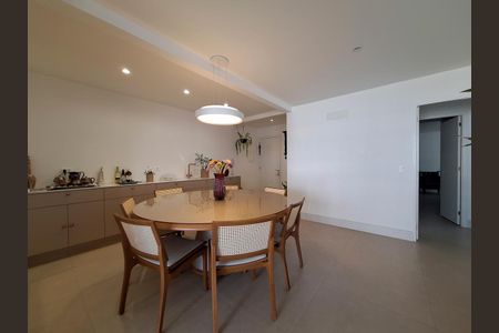 Apartamento à venda com 120m², 3 quartos e 2 vagas Apartamento à venda com 120m², 3 quartos e 2 vagasSala jantar