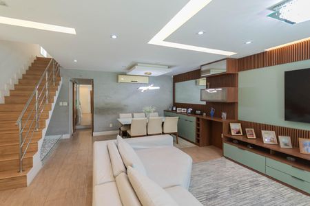 Sala de casa para alugar com 4 quartos, 250m² em Grajaú, Rio de Janeiro