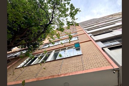 Apartamento à venda com 48m², 2 quartos e sem vaga Apartamento à venda com 48m², 2 quartos e sem vagaFachada