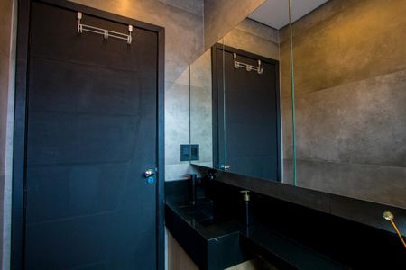 Casa à venda com 258m², 3 quartos e 2 vagas Casa à venda com 258m², 3 quartos e 2 vagasBanheiro social