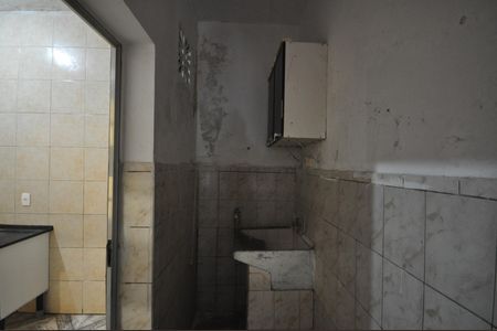 Casa à venda com 75m², 5 quartos e 1 vagaÁrea de Serviço