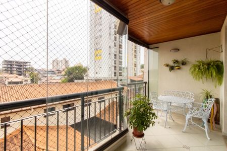 Apartamento à venda com 230m², 3 quartos e 3 vagas Apartamento à venda com 230m², 3 quartos e 3 vagasVaranda