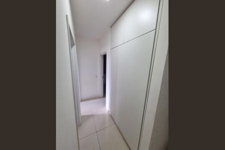 Corredor de apartamento para alugar com 3 quartos, 85m² em Santa Mônica, Uberlândia