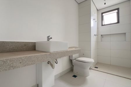 Apartamento à venda com 150m², 3 quartos e 3 vagas Apartamento à venda com 150m², 3 quartos e 3 vagasBanheiro da Suíte 1