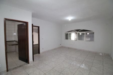Casa para alugar com 110m², 3 quartos e 3 vagasSala