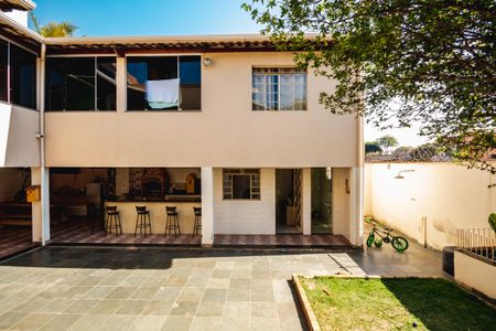 Casa para alugar com 300m², 5 quartos e sem vagaÁrea comum