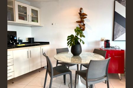 Cozinha de apartamento para alugar com 1 quarto, 52m² em Barra da Tijuca, Rio de Janeiro