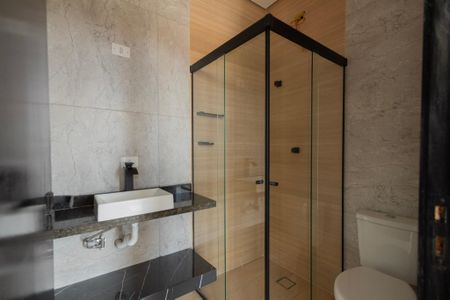 Banheiro de kitnet/studio para alugar com 1 quarto, 28m² em Vila Carvalho, Sorocaba