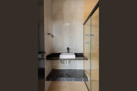 Banheiro de kitnet/studio para alugar com 1 quarto, 28m² em Vila Carvalho, Sorocaba