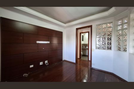 Apartamento à venda com 196m², 4 quartos e 3 vagas Apartamento à venda com 196m², 4 quartos e 3 vagasQuarto