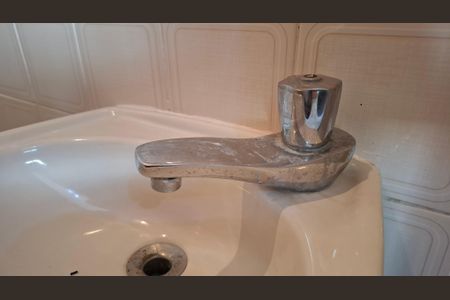 Apartamento à venda com 196m², 4 quartos e 3 vagas Apartamento à venda com 196m², 4 quartos e 3 vagasBanheiro de Serviço