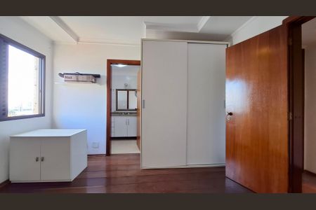 Apartamento à venda com 196m², 4 quartos e 3 vagas Apartamento à venda com 196m², 4 quartos e 3 vagasSuíte 2