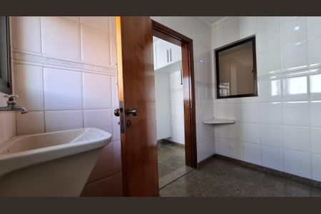 Apartamento à venda com 196m², 4 quartos e 3 vagas Apartamento à venda com 196m², 4 quartos e 3 vagasÁrea de Serviço