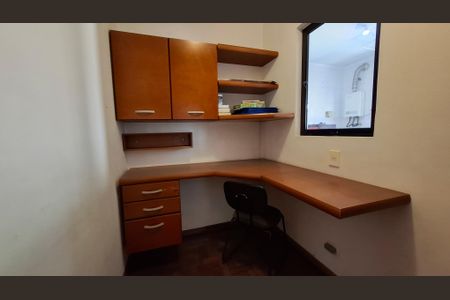 Apartamento à venda com 196m², 4 quartos e 3 vagas Apartamento à venda com 196m², 4 quartos e 3 vagasEscritório