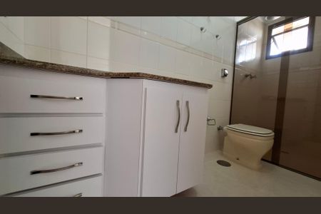 Apartamento à venda com 196m², 4 quartos e 3 vagas Apartamento à venda com 196m², 4 quartos e 3 vagasBanheiro da Suíte 3